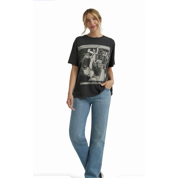Lee Tops - Lee Women's Joan Jett Graphic Tee Size Small . New with Tags